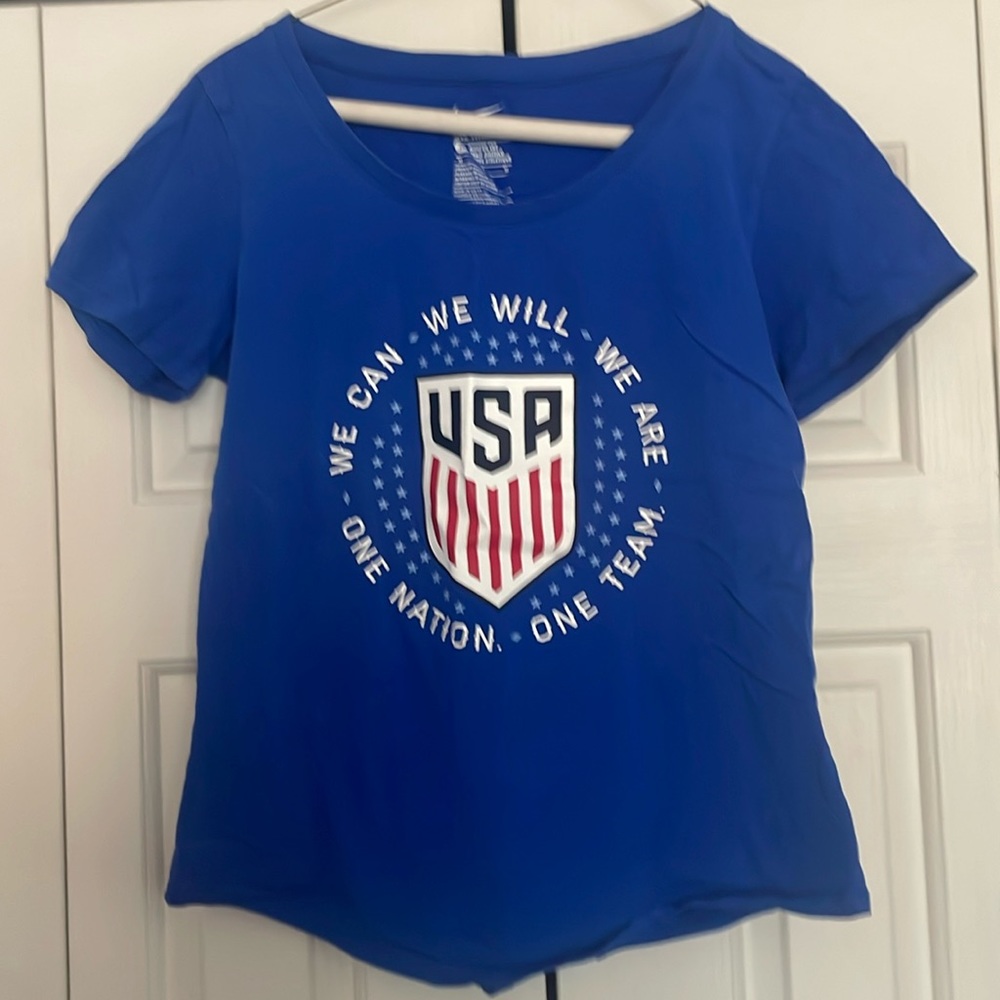 Like NEW Nike US Soccer women’s short sleeve t-shirt size medium USWNT t-shirt